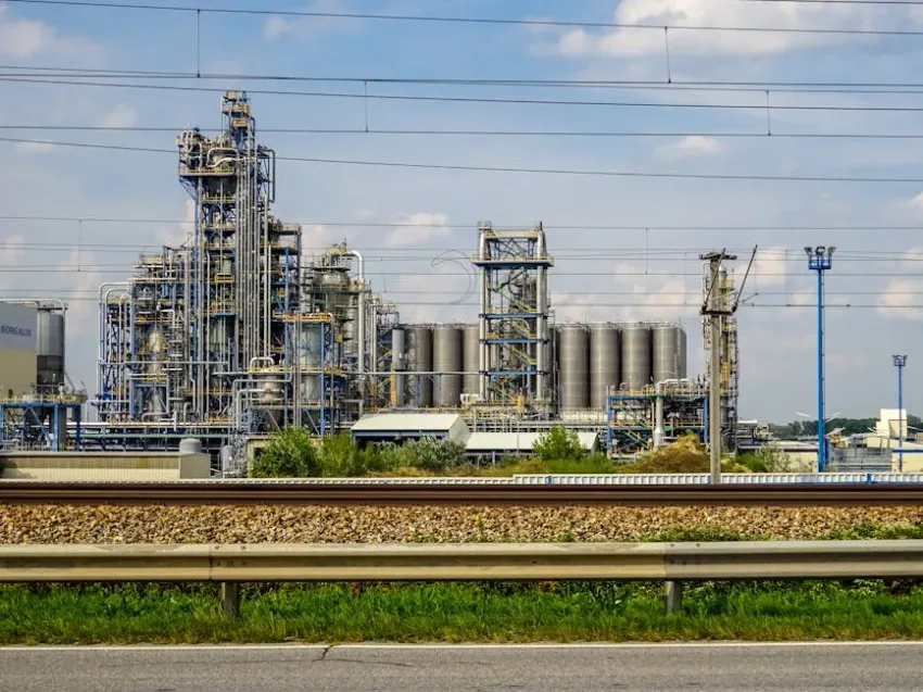 5 Ways Specialty Chemical Exporters Manage Multi-Country Distributor Pipelines